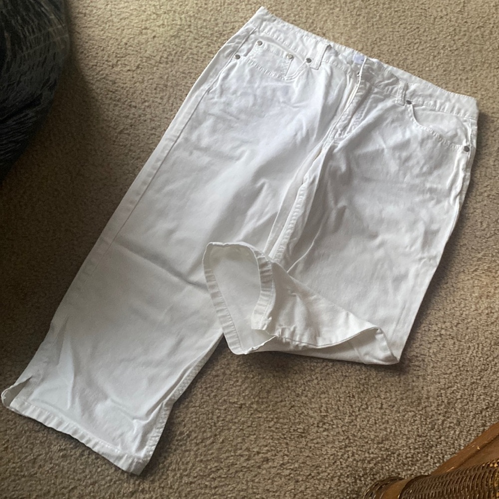 White cropped pants